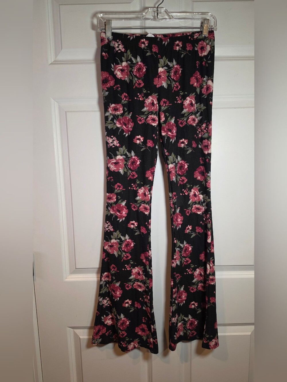 No Boundaries Floral Stretch Flare Pants - Black with Pink Rose Print M 7-9